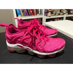 Nike Air Vapormax Plus Fireberry Pink Sneakers DJ3023-600 • Women’s 7.5
